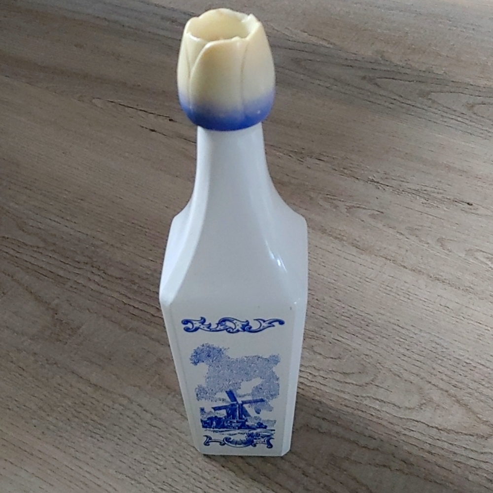 Delft decanter